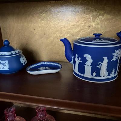 5 pieces of wedgewood