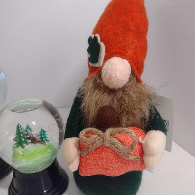 Holiday Themed Home Decor- Snow Globes (Decor #3)