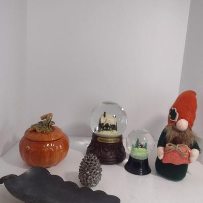 Holiday Themed Home Decor- Snow Globes (Decor #3)