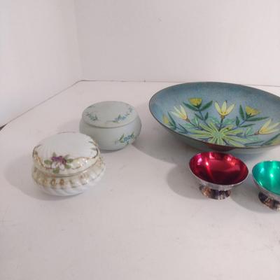 Assorted Home Decor Items- Enameled Bowls, Japanese Salt & Pepper Shakers (Decor #7)