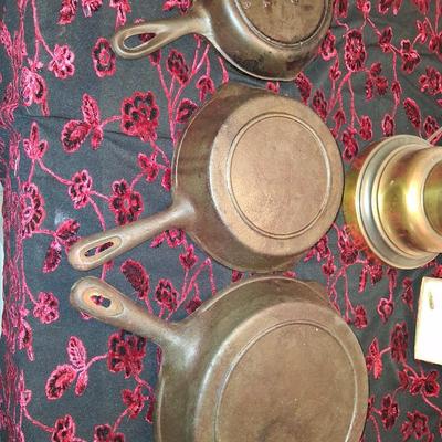 Sale Photo Thumbnail #119: 3 different sizes & makers. All in cooking condition.  Needs to be cleaned before cooking.