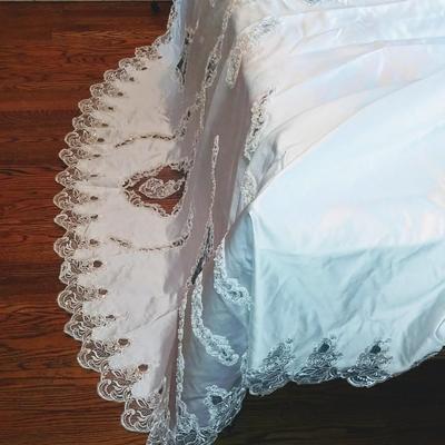 Sale Photo Thumbnail #136: Size 8 two piece gown. Dress with removable train. Gorgeous,  preserved after 1 wear & in excellent condition.  Michelangelo Gown, original price $2999

You can make arrangements to come in & try gowns on. Please message for appointments