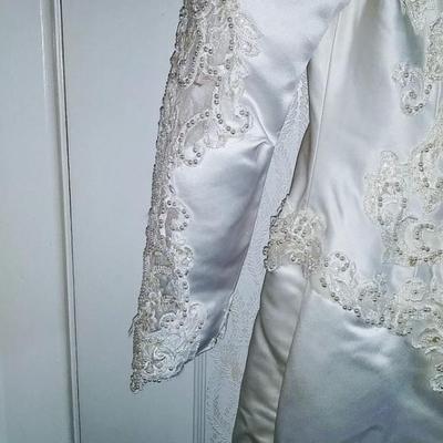 Sale Photo Thumbnail #150: Size 8 two piece gown. Dress with removable train. Gorgeous,  preserved after 1 wear & in excellent condition.  Michelangelo Gown, original price $2999

You can make arrangements to come in & try gowns on. Please message for appointments