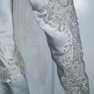 Sale Photo Thumbnail #149: Size 8 two piece gown. Dress with removable train. Gorgeous,  preserved after 1 wear & in excellent condition.  Michelangelo Gown, original price $2999

You can make arrangements to come in & try gowns on. Please message for appointments