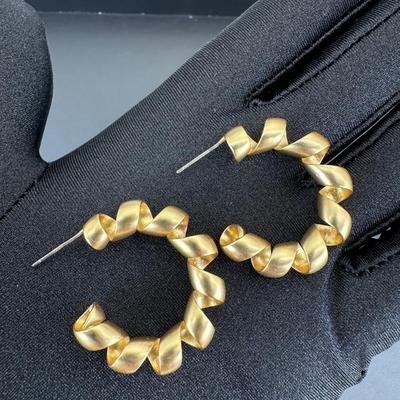 Luxurious Gold Alloy Plated Earrings