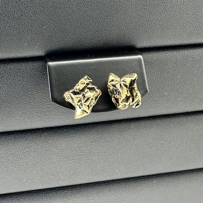 Luxurious Gold Alloy Plated Earrings