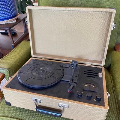 Crosley CR-50TW portable record player and AM/FM radio, featuring a vintage suitcase design