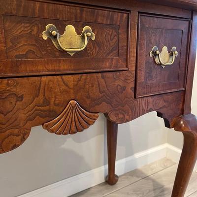 Hekman Georgian design mahogany lowboy