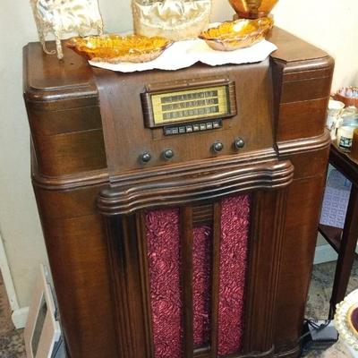 Sale Photo Thumbnail #169: Does not work, missing a part. Worked fine, sold it, the buyer stole a part out of it & returned it for a refund. Great esthetic condition.