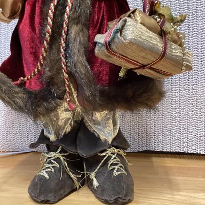 Windy Hill Collection Standing Ol' World Traditional Santa Claus Christmas Figurine. 