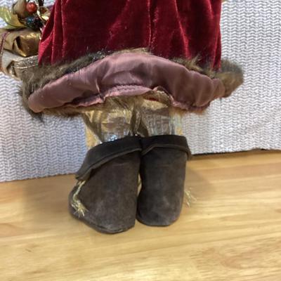 Windy Hill Collection Standing Ol' World Traditional Santa Claus Christmas Figurine. 