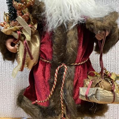 Windy Hill Collection Standing Ol' World Traditional Santa Claus Christmas Figurine. 