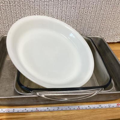 baking dishes and pie plate
