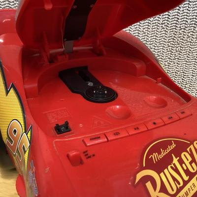  Disney Pixar Cars Lightning McQueen CD player and AM/FM boombox radio.  No cord- works with batteries