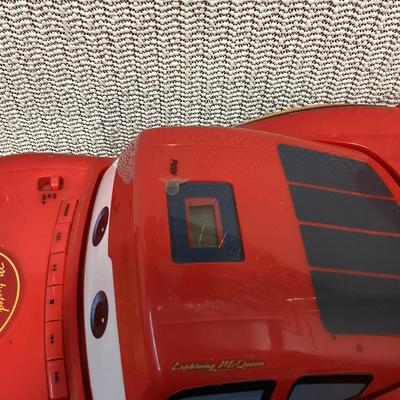  Disney Pixar Cars Lightning McQueen CD player and AM/FM boombox radio.  No cord- works with batteries