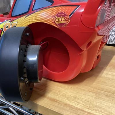  Disney Pixar Cars Lightning McQueen CD player and AM/FM boombox radio.  No cord- works with batteries