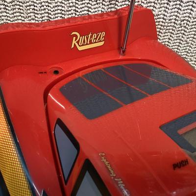  Disney Pixar Cars Lightning McQueen CD player and AM/FM boombox radio.  No cord- works with batteries