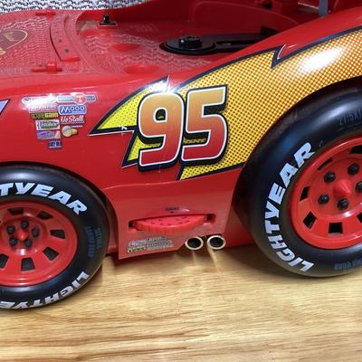  Disney Pixar Cars Lightning McQueen CD player and AM/FM boombox radio.  No cord- works with batteries