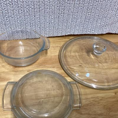 various lids and glass baking pieces
