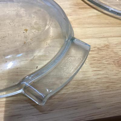 various lids and glass baking pieces