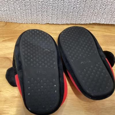 child size 11-12 Minnie Mouse red slippers