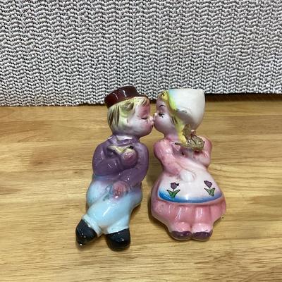 Vintage Dutch boy and girl salt and pepper shaker