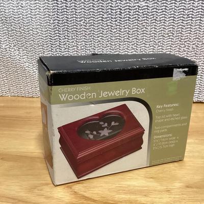 Wooden jewelry box