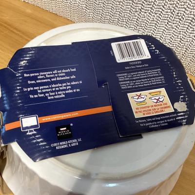 Corningware French white 2.5 quart round casserole dish with lid