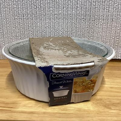 Corningware French white 2.5 quart round casserole dish with lid