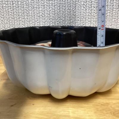 Mirro Masterbilt 12 cup bundt cake pan