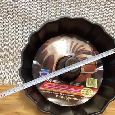 Mirro Masterbilt 12 cup bundt cake pan