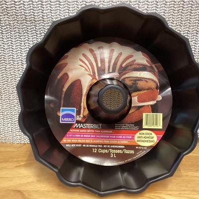 Mirro Masterbilt 12 cup bundt cake pan