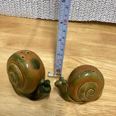 Snail salt and pepper shaker set- vintage