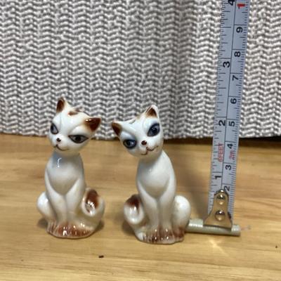vintage Japanese ceramic Siamese cat salt and pepper shakers