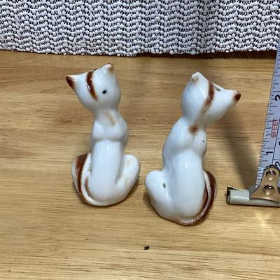 vintage Japanese ceramic Siamese cat salt and pepper shakers