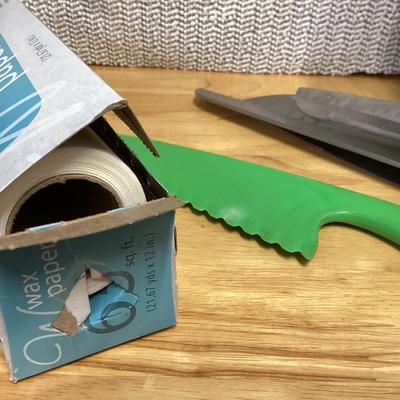 knife set, cake knife, parchment paper and wax paper