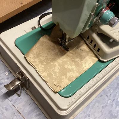 vintage White sewing machine - green, untested