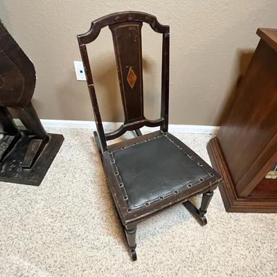 Lot 3 Vintage sewing rocking chair