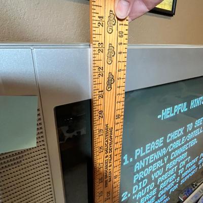 Lot 6 Flat screen TV