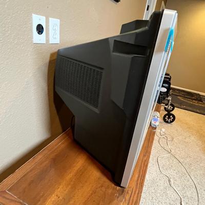 Lot 6 Flat screen TV