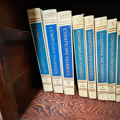 Lot 7 Encylopedia set