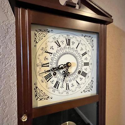 Lot 12 Vintage Federal style wall clock