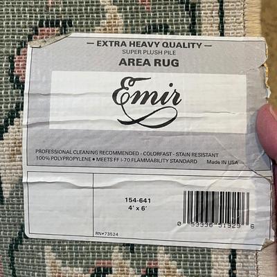 Lot 14 Floral area rug