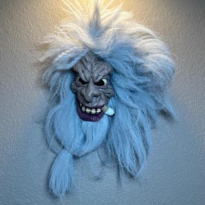 Lot 29 Halloween mask