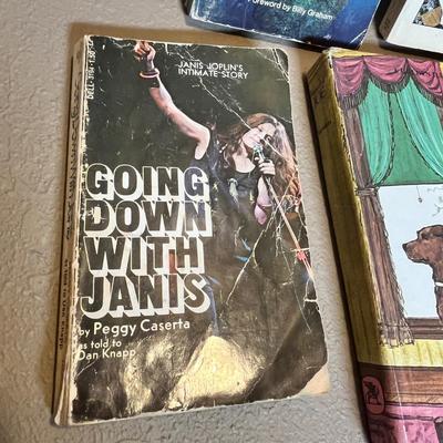 Lot 31 Asst Paperbacks