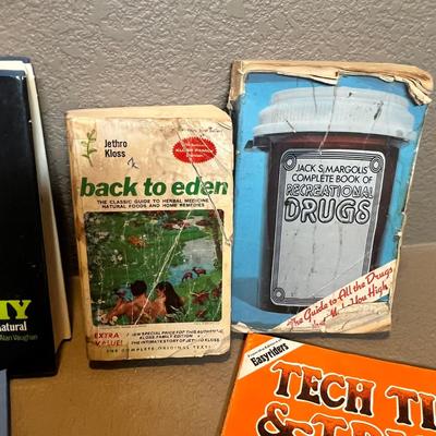 Lot 33 Assorted books