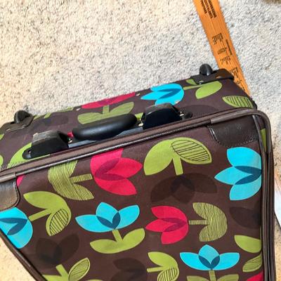 Lot 49 Fancy roller suit case