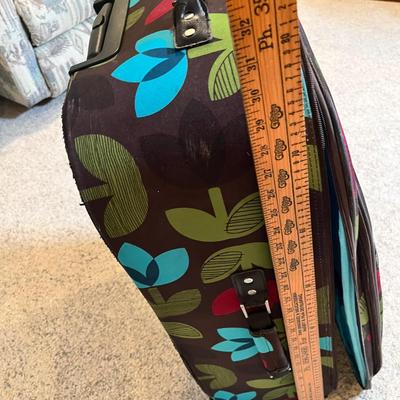 Lot 49 Fancy roller suit case