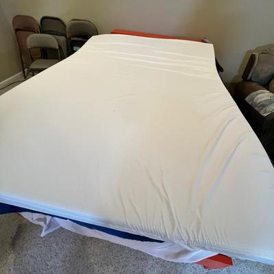 Lot 54 Queen mattress pad