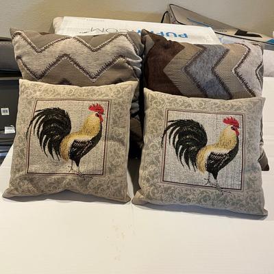 Lot 56 Throw pillows